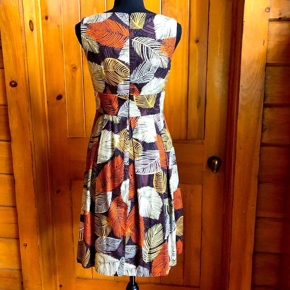 LONDON TIMES Sleeveless V-neck Dress (2) - Picture 4 of 17